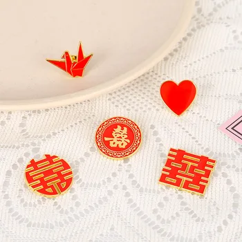 Hiina stiilis pin, pidulik pulm topelt õnne märk, pross, origami kraana armastus riided korsett, kingitus sõpradele 1